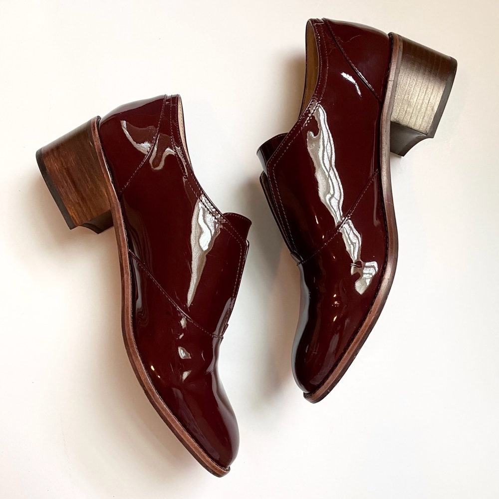 Laceless Oxford, Patent Leather. Burgundy. Great condition!